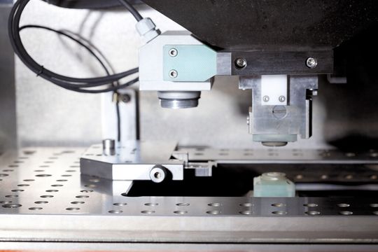 Le nouveau module de vision intégré (IVU) de GF AgieCharmilles offre une visibilité de détail impossible à obtenir avec une sonde 3D, faisant ainsi de la perfection une valeur à la fois accessible et mesurable. Le nouveau module de vision intégré (IVU) de GF AgieCharmilles offre une visibilité de détail impossible à obtenir avec une sonde 3D, faisant ainsi de la perfection une valeur à la fois accessible et mesurable.