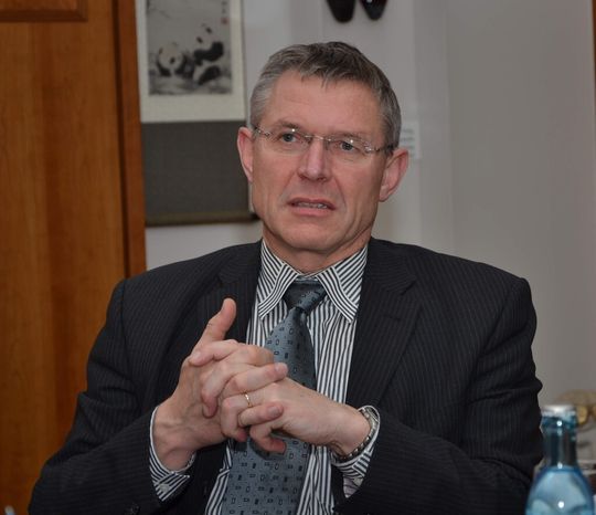 NAMUR-Vorsitzender Dr. Wilhelm Otten, Leiter Business Line Technik, Evonik Industries: „Wir sind in der Diskussion, ob die Denkmodelle und Strukturen, die man uns mit der Automatisierungspyramide einmal gegeben hat, langfristig noch die richtigen sind.“ (Bild: PROCESS) NAMUR-Vorsitzender Dr. Wilhelm Otten, Leiter Business Line Technik, Evonik Industries: „Wir sind in der Diskussion, ob die Denkmodelle und Strukturen, die man uns mit der Automatisierungspyramide einmal gegeben hat, langfristig noch die richtigen sind.“ (Bild: PROCESS)