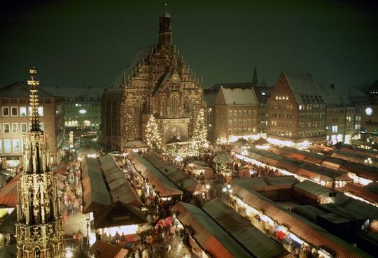 Der Nürnberger Christkindlesmarkt ist das berühmteste Ereignis in Nürnberg und weit über die europäischen Grenzen hinaus bekannt. Der Nürnberger Christkindlesmarkt ist das berühmteste Ereignis in Nürnberg und weit über die europäischen Grenzen hinaus bekannt.
