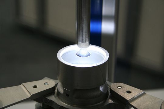 36ß°-Rundblick: Der Innenprüfsensor liefert eine maßgetreue Abwicklung der Innenflächen (Foto: Hommel-Etamic)