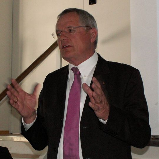 Übergab die Leitung von Micro-Epsilon nach 35 Jahren an seinen Nachfolger: Dipl.-Ing. Karl Wisspeintner. (Bild: Jan Vollmuth)