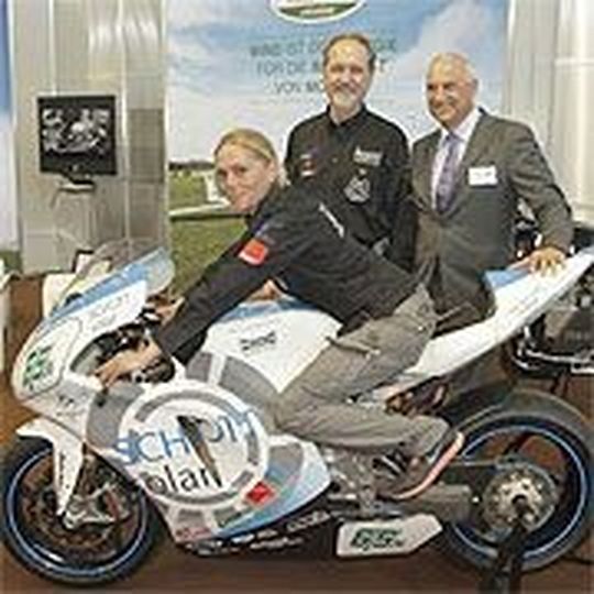 Katja Poensgen fährt wieder Motorradrennen: auf Münch-Elektrobikes. (Foto: Münch) Katja Poensgen fährt wieder Motorradrennen: auf Münch-Elektrobikes. (Foto: Münch)