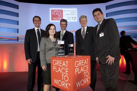 Von links nach rechts: Frank Hauser, Leiter Great Place to Work Institut Deutschland; Maria Tübel, Payroll & Benefits Specialist National Instruments Germany; Michael Dams, Geschäftsführer National Instruments Germany; Mark Finger, Vice President, Worldwide Human Resources National Instruments; Heinrich Illig, Applications Engineering Manager National Instruments Germany (National Instruments)