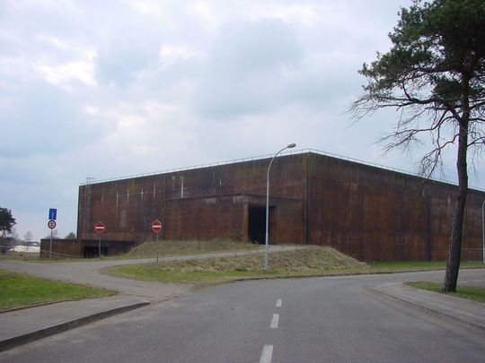 Im Angebot: Der Bunker in Weeze soll an einen Logistikdienstleister veräußert werden, der auch die Infrastruktur des Flughafens nutzen könnte. (Bild: Airport Weeze) Im Angebot: Der Bunker in Weeze soll an einen Logistikdienstleister veräußert werden, der auch die Infrastruktur des Flughafens nutzen könnte. (Bild: Airport Weeze)