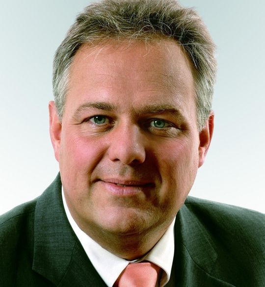 Dr. Gernot Strube, Prinicpal von McKinsey&Company: „Beide Parteien müssen sich bewusst sein, dass Outsourcing eine langjährige enge Partnerschaft ist.“ Dr. Gernot Strube, Prinicpal von McKinsey&Company: „Beide Parteien müssen sich bewusst sein, dass Outsourcing eine langjährige enge Partnerschaft ist.“
