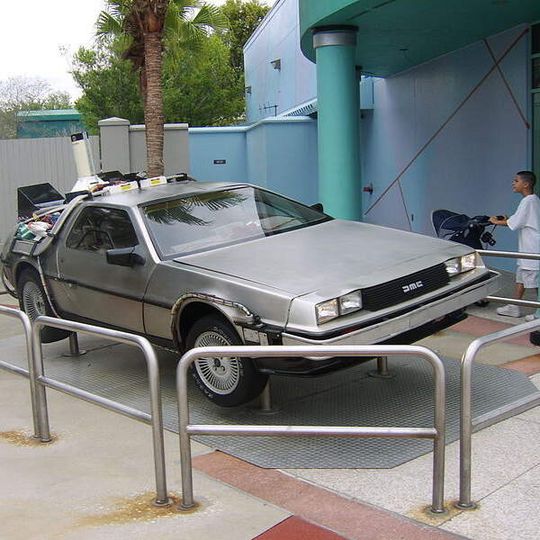 Der DeLorean aus "Zurück in die Zukunft" in den Universal Studios Florida (GNU Free Documentation License) Der DeLorean aus "Zurück in die Zukunft" in den Universal Studios Florida (GNU Free Documentation License)