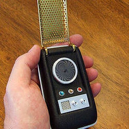 Der Communicator aus der Originalserie von "Star Trek" erinnert ein wenig an die Klapp-Handys von Motorola & Co. (David B. Spalding) Der Communicator aus der Originalserie von "Star Trek" erinnert ein wenig an die Klapp-Handys von Motorola & Co. (David B. Spalding)
