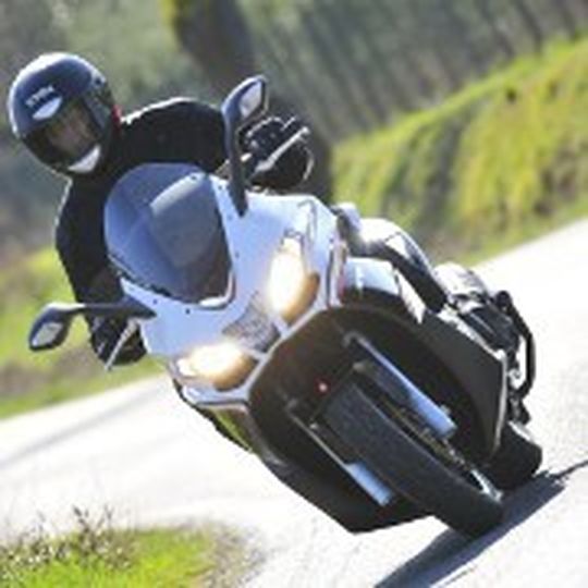 Aprilia hat der Verkaufsstart des SRV 850 für Juni 2012 angekündigt (Foto: Aprilia) Aprilia hat der Verkaufsstart des SRV 850 für Juni 2012 angekündigt (Foto: Aprilia)