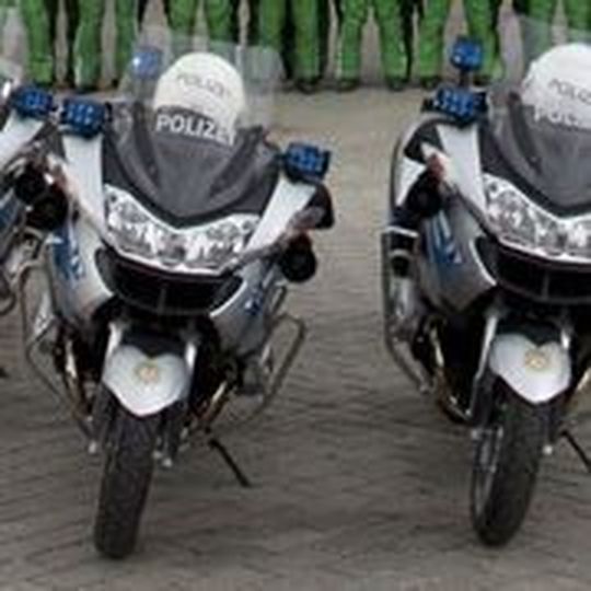 Die Berliner Polizei fährt BMW R 900 RT. Dieses Modell gibt es nur für Behörden. (Foto: BMW Motorrad) Die Berliner Polizei fährt BMW R 900 RT. Dieses Modell gibt es nur für Behörden. (Foto: BMW Motorrad)