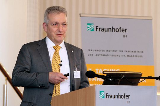 Dr. Ralf Sick-Sonntag, Bayer MaterialScience, über die Gründe, warum Stillstandsmanagement immer wichtiger wird: „Wir werden besser, aber der Wettbewerb wird auch besser." (Bild: Fraunhofer IFF) Dr. Ralf Sick-Sonntag, Bayer MaterialScience, über die Gründe, warum Stillstandsmanagement immer wichtiger wird: „Wir werden besser, aber der Wettbewerb wird auch besser." (Bild: Fraunhofer IFF)