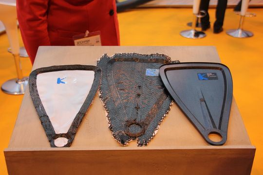 Beim Tailored Fiber Placement (TFP) werden statt Faserhalbzeuge gestickte Preformlinge verarbeitet, die direkt aus einem Endlosfaden ohne Verschnitt und Schnittkanten hergestellt werden. (Bild: Keim) Beim Tailored Fiber Placement (TFP) werden statt Faserhalbzeuge gestickte Preformlinge verarbeitet, die direkt aus einem Endlosfaden ohne Verschnitt und Schnittkanten hergestellt werden. (Bild: Keim)