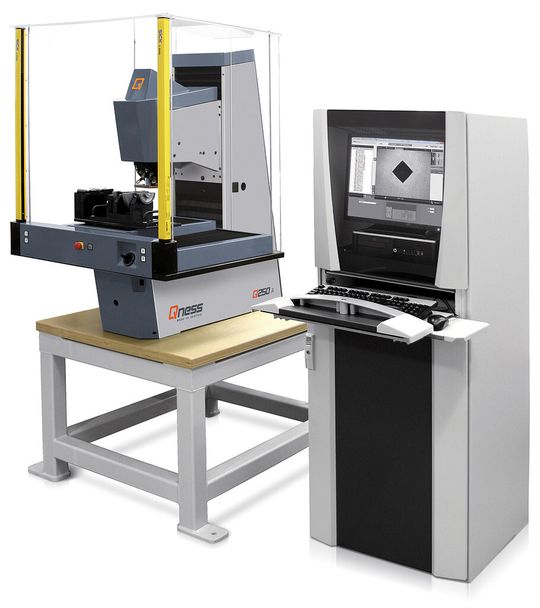 Die Härteprüfanlage Q250A wurde mit einer automatischen Randkanten- erkennung versehen. (Bild: Hahn + Kolb)