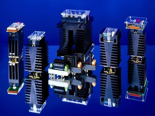 Systemtechnik LEBER bietet ein umfassendes Produktspektrum an Leistungsstellern, die sich vor allem durch Intelligenz, Funktionsvielfalt und Flexibilität auszeichnen. Systemtechnik LEBER bietet ein umfassendes Produktspektrum an Leistungsstellern, die sich vor allem durch Intelligenz, Funktionsvielfalt und Flexibilität auszeichnen.