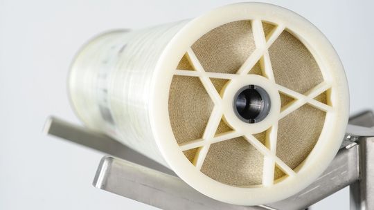 Die Umkehrosmose-Elemente der Marke Lewabrane werden in Standardabmessungen, z.B. mit einer Länge von 40 Zoll (ca. 1 m) und einem Durchmesser von 8 Zoll (ca. 20 cm) hergestellt. (Bild: Lanxess) Die Umkehrosmose-Elemente der Marke Lewabrane werden in Standardabmessungen, z.B. mit einer Länge von 40 Zoll (ca. 1 m) und einem Durchmesser von 8 Zoll (ca. 20 cm) hergestellt. (Bild: Lanxess)