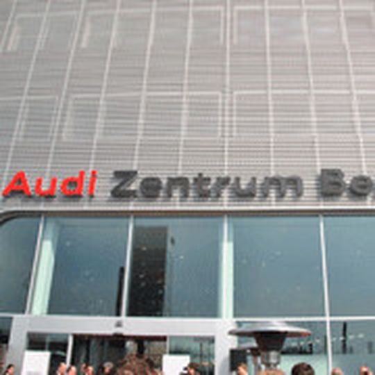 Unübersehbares neues Highlight in Berlin: das neue Audi-Zentrum in Adlershof. Unübersehbares neues Highlight in Berlin: das neue Audi-Zentrum in Adlershof.