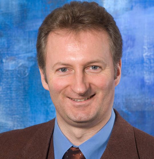 „Wir können ganz auf gesundheitsschädliche Metalle verzichten, vor allem auf das krebserzeugende Chrom VI und andere Schwermetalle“, sagt Dr. Carsten Becker-Willinger zu dem umweltfreundlichen Rostschutz. „Wir können ganz auf gesundheitsschädliche Metalle verzichten, vor allem auf das krebserzeugende Chrom VI und andere Schwermetalle“, sagt Dr. Carsten Becker-Willinger zu dem umweltfreundlichen Rostschutz.