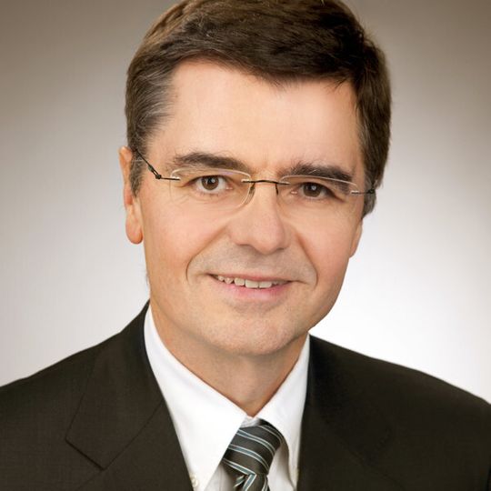 Der neue Maschinenbau- und Automobil-Experte bei L.E.K. Consulting: Wolfgang Wagner. Der neue Maschinenbau- und Automobil-Experte bei L.E.K. Consulting: Wolfgang Wagner.