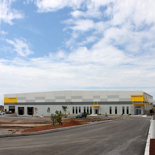 Auf 3.000 Quadratmetern produziert die Fränkische in Mexico Fluid- und Kabelschutzsysteme für industrielle und automobile Anwendungen. Auf 3.000 Quadratmetern produziert die Fränkische in Mexico Fluid- und Kabelschutzsysteme für industrielle und automobile Anwendungen.