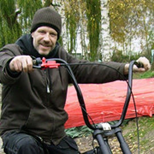 Oliver Raukohl, Geschäftsführer Moto-X-Park Unna und sein Team, gehen auf jeden Kunden individuell ein. Oliver Raukohl, Geschäftsführer Moto-X-Park Unna und sein Team, gehen auf jeden Kunden individuell ein.