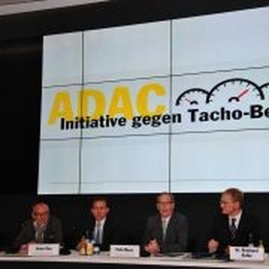 Die Inititative gegen Tachobetrug des ADAC stellt Forderungen vor allem an die Fahrzeughersteller. Die Inititative gegen Tachobetrug des ADAC stellt Forderungen vor allem an die Fahrzeughersteller.