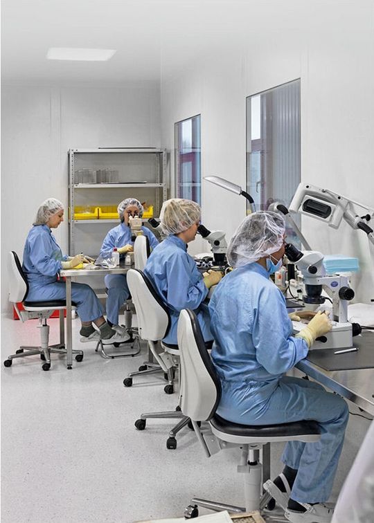 Matthias Jakob: „This investment in our new clean rooms our bprocesses will become even more efficient and production will be available even faster.” Matthias Jakob: „This investment in our new clean rooms our bprocesses will become even more efficient and production will be available even faster.”
