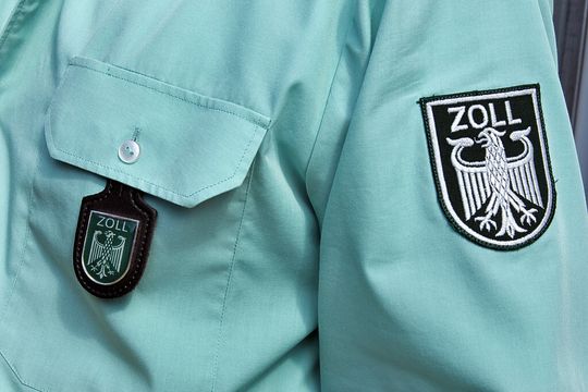 Künftig werden Zollbeamte Waren, deren Beschreibung ungenau ist, abweisen. Künftig werden Zollbeamte Waren, deren Beschreibung ungenau ist, abweisen.
