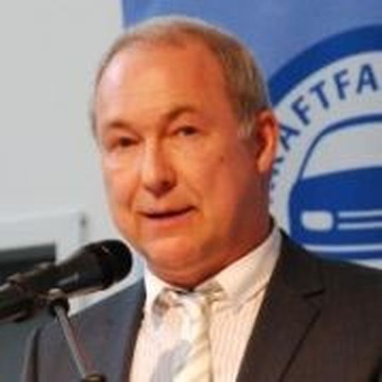 Johannes Bleuel moderierte die Frühjahrstagung der Kfz-Innung Unterfranken. Johannes Bleuel moderierte die Frühjahrstagung der Kfz-Innung Unterfranken.
