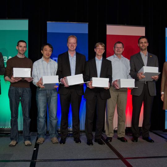 Nach der Verleihung des Technical Community Awards des BASF (v.l.): Tom Boelen, Zhu Liqing, Pascal van Lith, Norbert Kail, Gerhard Theis und Markus Koitka.
