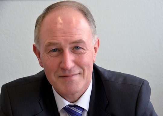 Peter Schütz est le propriétaire de l'entreprise Letrona AG et membre de SWISSMECHANIC. Peter Schütz est le propriétaire de l'entreprise Letrona AG et membre de SWISSMECHANIC.