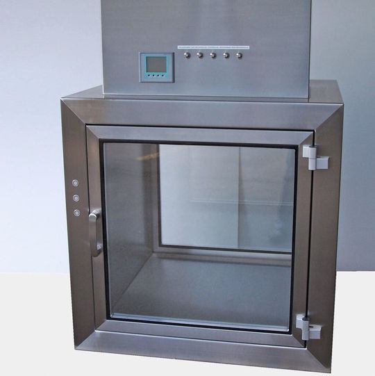 Schleusen, hier im Bild eine Materialschleuse, müssen genau auf die Anforderungen ausgelegt werden. Schleusen, hier im Bild eine Materialschleuse, müssen genau auf die Anforderungen ausgelegt werden.