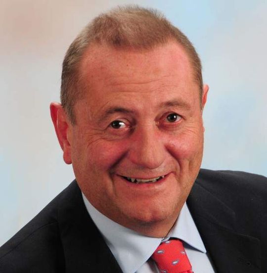 Jochen Zeuch ist seit Mai 2012 Geschäftsführer bei Waldner Laboreinrichtungen für den Bereich Vertrieb und Technik. Jochen Zeuch ist seit Mai 2012 Geschäftsführer bei Waldner Laboreinrichtungen für den Bereich Vertrieb und Technik.