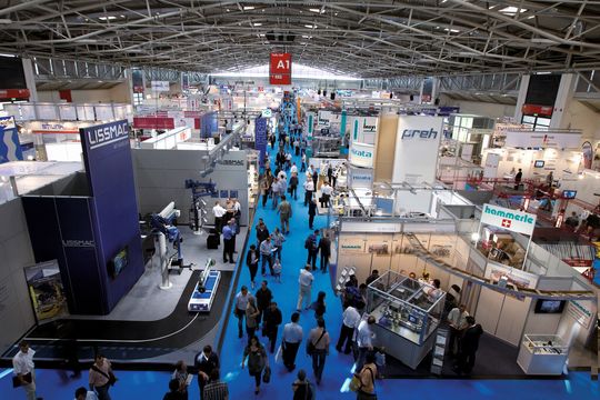 Die Automatica belegt in diesem Jahr erstmals fünf Hallen. Mit dabei sind wie letztes Mal auch etliche Schweizer Unternehmen. Die Automatica belegt in diesem Jahr erstmals fünf Hallen. Mit dabei sind wie letztes Mal auch etliche Schweizer Unternehmen.