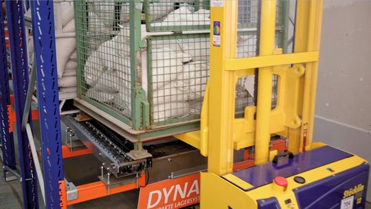 Bild 1: Dyna-Flow eignet sich für praktisch alle Ladungsträger und nahezu alle denkbaren Zuführ-, Lager- und Transportaufgaben. Bild 1: Dyna-Flow eignet sich für praktisch alle Ladungsträger und nahezu alle denkbaren Zuführ-, Lager- und Transportaufgaben.