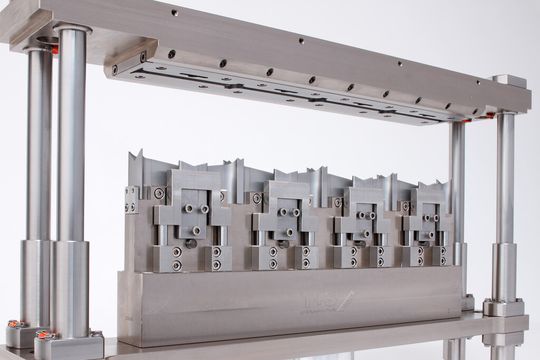 Die hochwertigen Folienstanzen von T+S-Jakob punkten mit ihrer Präzision und Lebensdauer. Die hochwertigen Folienstanzen von T+S-Jakob punkten mit ihrer Präzision und Lebensdauer.