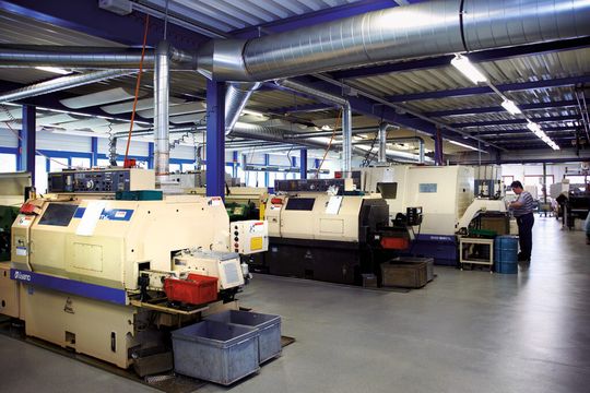 Machines CNC chez Cortat SA à Courrendlin. Machines CNC chez Cortat SA à Courrendlin.