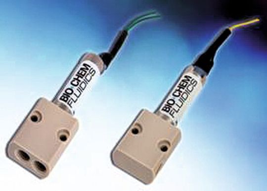 Das neue Sortiment an Mini-Ventilen umfasst die drucklos geschlossenen Ventile 038T2B (Anschlüsse unten) und 038T2S (Anschlüsse seitlich) mit 1/4" - 28 UNF Gewindeanschlüssen. Das neue Sortiment an Mini-Ventilen umfasst die drucklos geschlossenen Ventile 038T2B (Anschlüsse unten) und 038T2S (Anschlüsse seitlich) mit 1/4" - 28 UNF Gewindeanschlüssen.