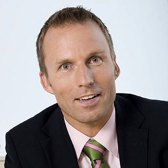 Jörg Grotendorst ist ab 1. Juni 2012 Geschäftsführer der Geschäftseinheit „Inside e-Car“. Jörg Grotendorst ist ab 1. Juni 2012 Geschäftsführer der Geschäftseinheit „Inside e-Car“.