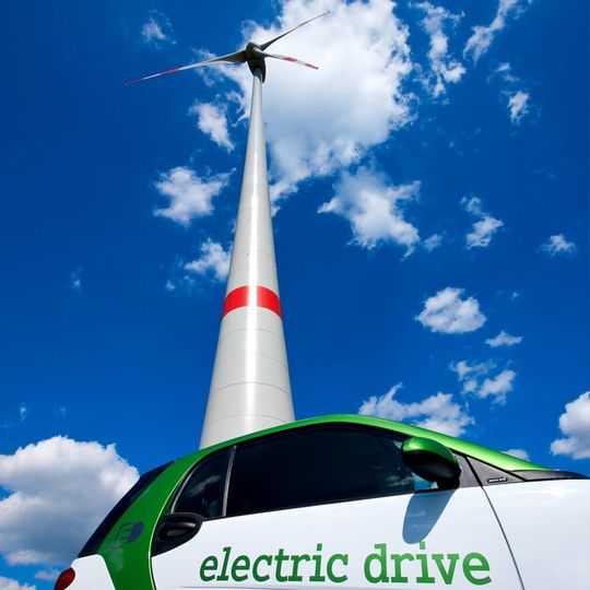 Für rund 2.500 Smart Fortwo Electric Drive soll das Windrad „grünen Strom“ erzeugen. Für rund 2.500 Smart Fortwo Electric Drive soll das Windrad „grünen Strom“ erzeugen.