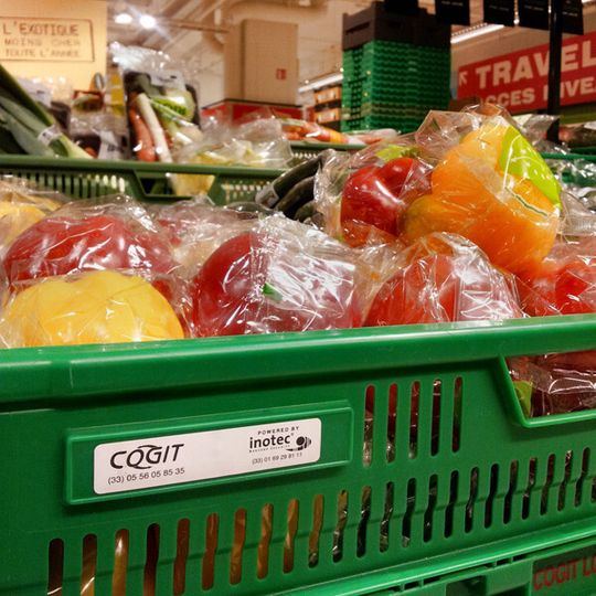 Die RFID-Klebeetiketten müssen Reinigungsprozesse und Desinfektionen schadlos überstehen können. Die RFID-Klebeetiketten müssen Reinigungsprozesse und Desinfektionen schadlos überstehen können.