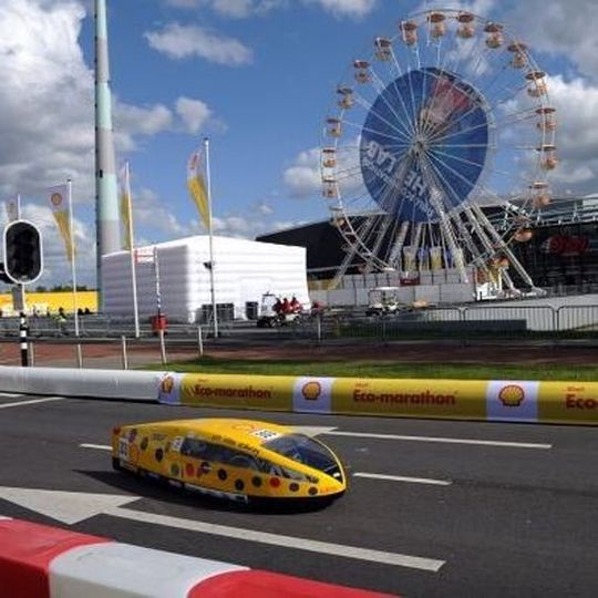 Öko-Renner vor Riesenrad: Rotterdam bot dem Shell Eco-marathon Europa eine farbenfrohe Kulisse Öko-Renner vor Riesenrad: Rotterdam bot dem Shell Eco-marathon Europa eine farbenfrohe Kulisse