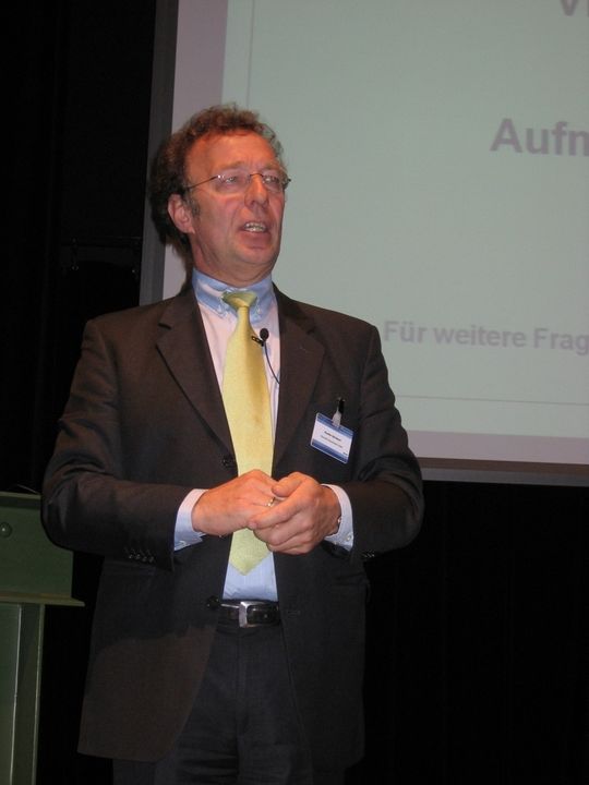Gunter Strickert, Partner Manager Microsoft Business Solutions: „Nur mit einer begreifbaren und reibungslosen IT-Struktur lassen sich die Vorteile sichtbar machen.“ Gunter Strickert, Partner Manager Microsoft Business Solutions: „Nur mit einer begreifbaren und reibungslosen IT-Struktur lassen sich die Vorteile sichtbar machen.“