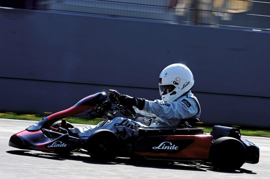 Der E1-Kart hält mit 3,45 s von 0 auf 100 km/h den Weltrekord von E-Fahrzeugen in der Beschleunigung. Der E1-Kart hält mit 3,45 s von 0 auf 100 km/h den Weltrekord von E-Fahrzeugen in der Beschleunigung.