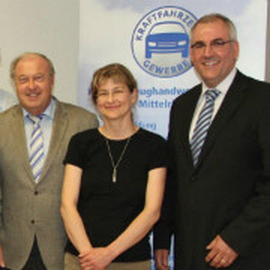 Innung Mittelrhein (v.li.): Hans-Werner Norren (stellv. Obermeister), Anette Hue (Vorstandsmitglied) und Mark Scherhag (Obermeister).