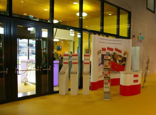 Lausannetec 2012: une entrée spacieuse et le stand du MSM, SMM et DeviceMed France. Lausannetec 2012: une entrée spacieuse et le stand du MSM, SMM et DeviceMed France.