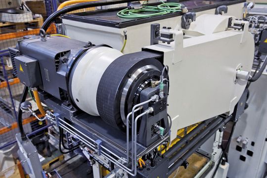 Das neue Planetengetriebe BPG 22 von Bruderer ist jetzt erstmals auf der Hausmesse vorgestellt worden. Damit können die Stanzautomaten für die Serie wie auch für das Try-out eingesetzt werden. Das neue Planetengetriebe BPG 22 von Bruderer ist jetzt erstmals auf der Hausmesse vorgestellt worden. Damit können die Stanzautomaten für die Serie wie auch für das Try-out eingesetzt werden.