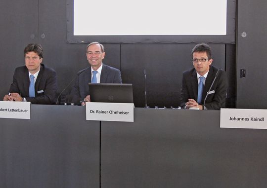 „Die Messtechnik ist ein Schlüssel zur Steigerung der Produktivität", ist Dr. Rainer Ohnheiser, Präsident der IMT bei der Zeiss AG, überzeugt. „Die Messtechnik ist ein Schlüssel zur Steigerung der Produktivität", ist Dr. Rainer Ohnheiser, Präsident der IMT bei der Zeiss AG, überzeugt.