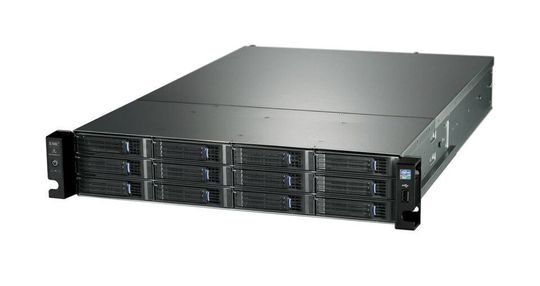 Iomega verbaut im StorCenter px12-450r einen Intel-Prozessor der Xeon-E3-1200-v2-Familie. Iomega verbaut im StorCenter px12-450r einen Intel-Prozessor der Xeon-E3-1200-v2-Familie.