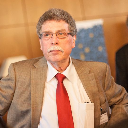 Gefahrstoffexperte Dr. Hans-Albert Beul über die Vorteile von ERP-System orientierten Lösungen beim Gefahrstoffmanagement. Gefahrstoffexperte Dr. Hans-Albert Beul über die Vorteile von ERP-System orientierten Lösungen beim Gefahrstoffmanagement.