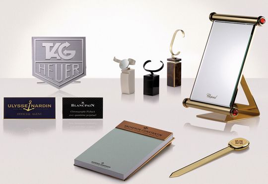 Exemples de réalisations d'articles de merchandising métalliques.