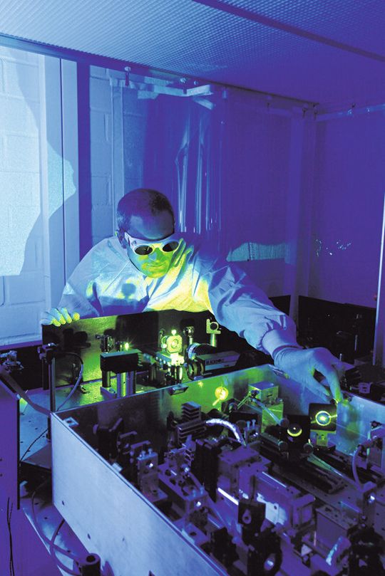 Das Entwicklerteam hat die mittlere Laserleistung von Ultrakurzpuls-Strahlquellen spürbar gesteigert. Das Entwicklerteam hat die mittlere Laserleistung von Ultrakurzpuls-Strahlquellen spürbar gesteigert.